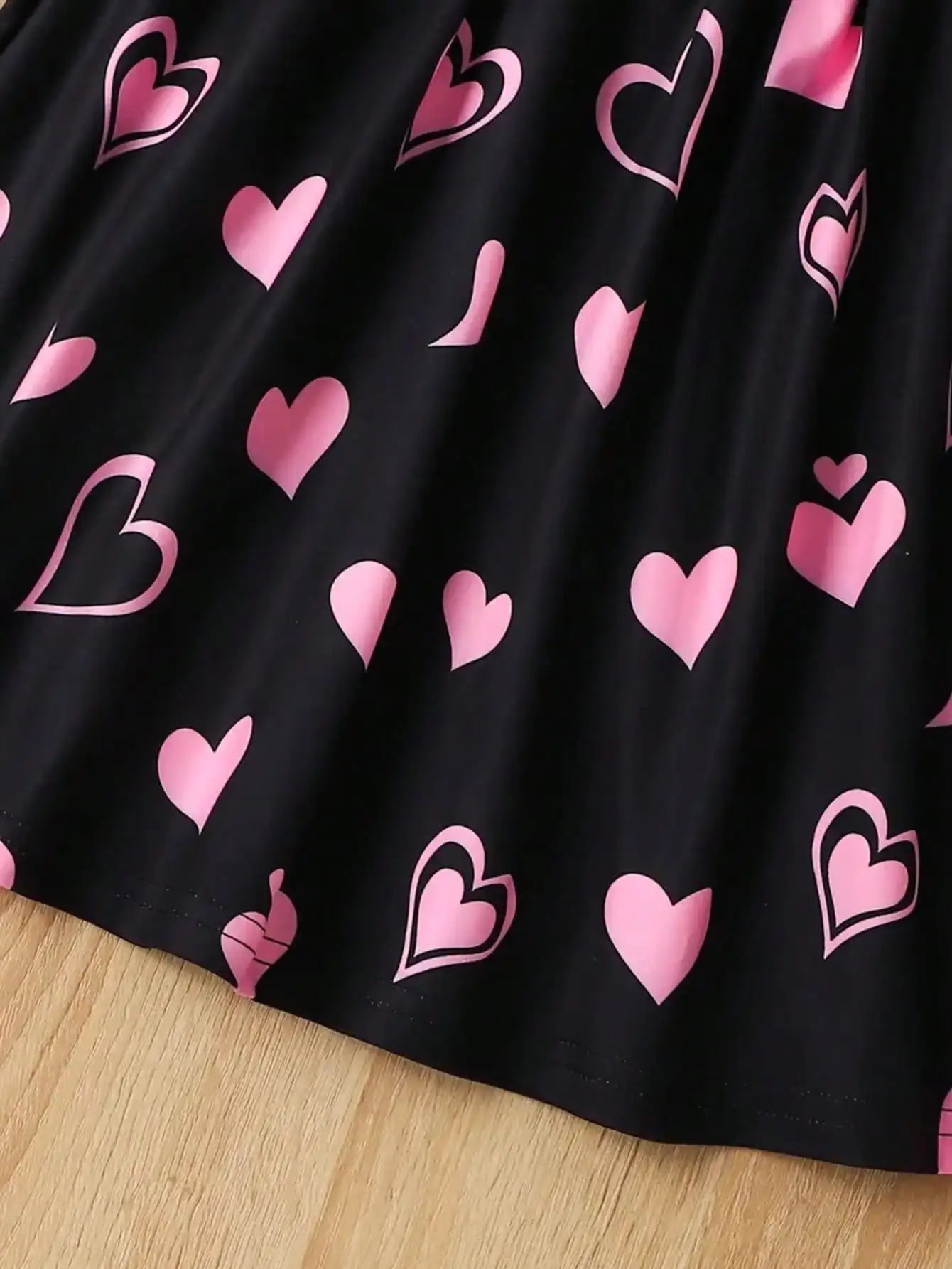Children's clothing for girls, European and American fashion, comfortable, heart printed round neck long sleeved dress