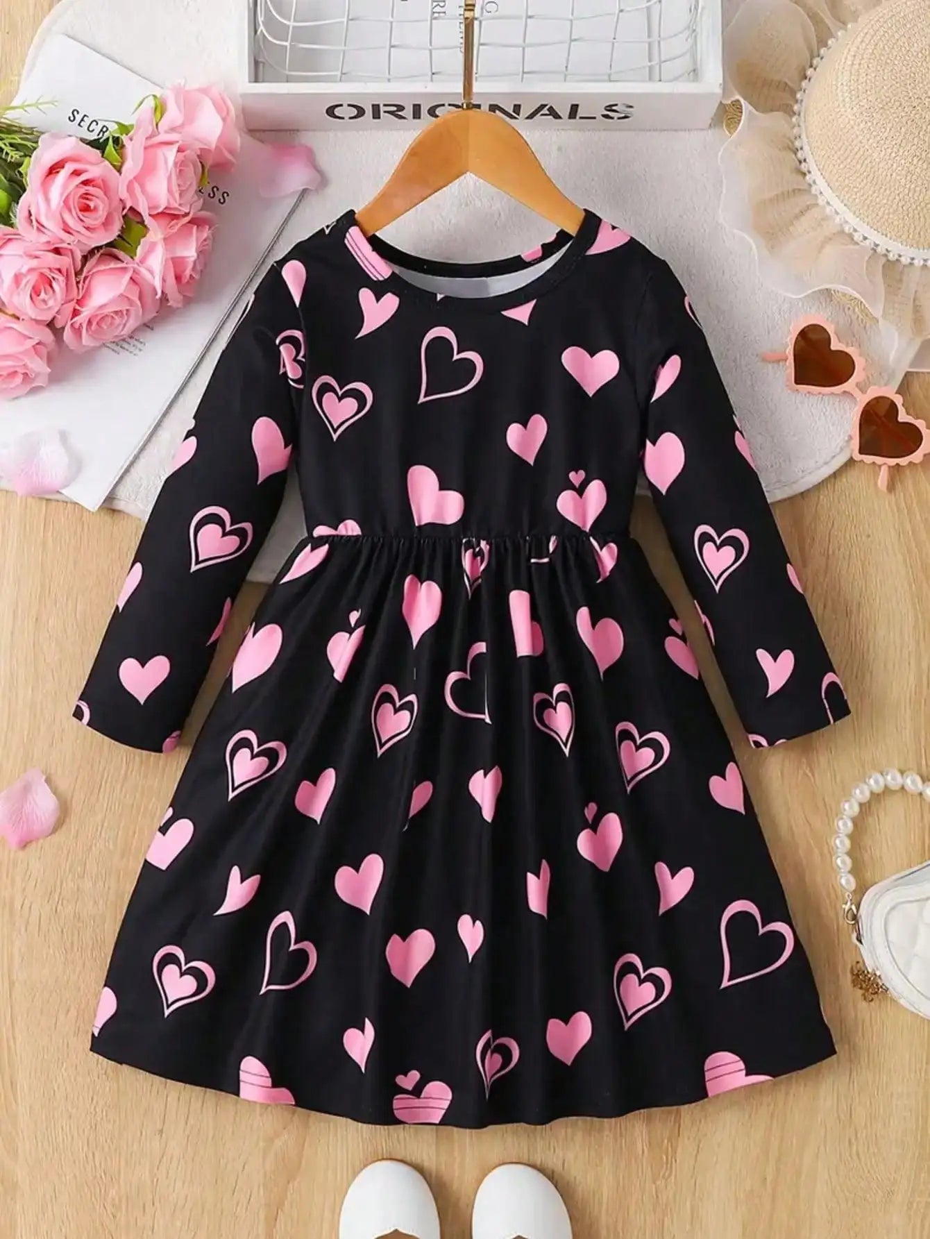 Children's clothing for girls, European and American fashion, comfortable, heart printed round neck long sleeved dress