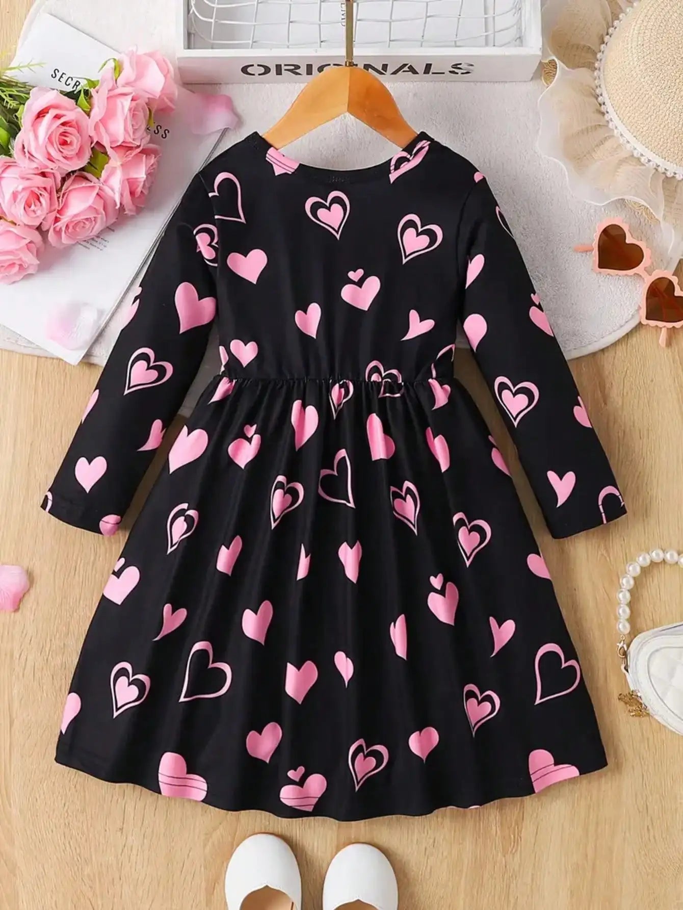 Children's clothing for girls, European and American fashion, comfortable, heart printed round neck long sleeved dress