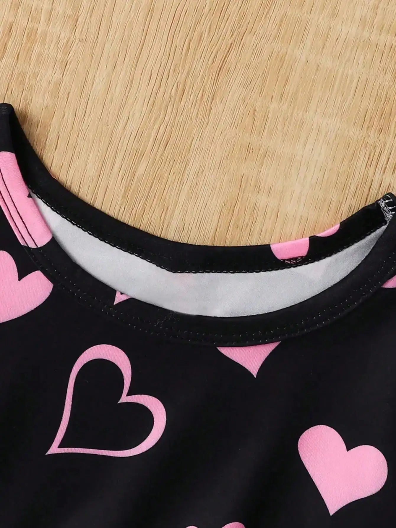 Children's clothing for girls, European and American fashion, comfortable, heart printed round neck long sleeved dress